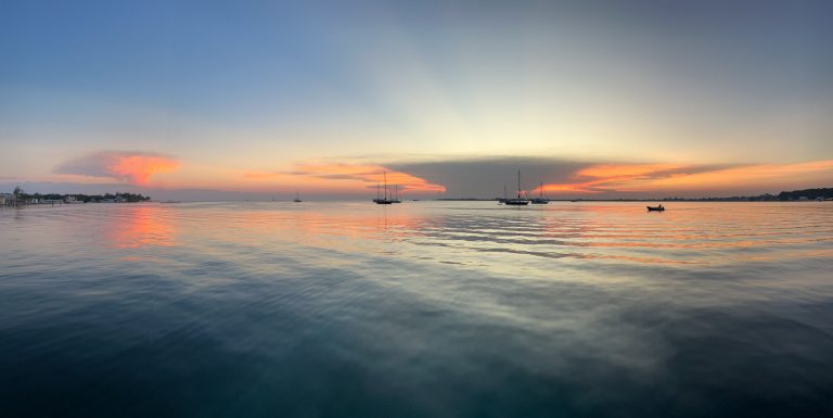 Utila Differently : How to Travel, Eat & Explore the Island Sustainably